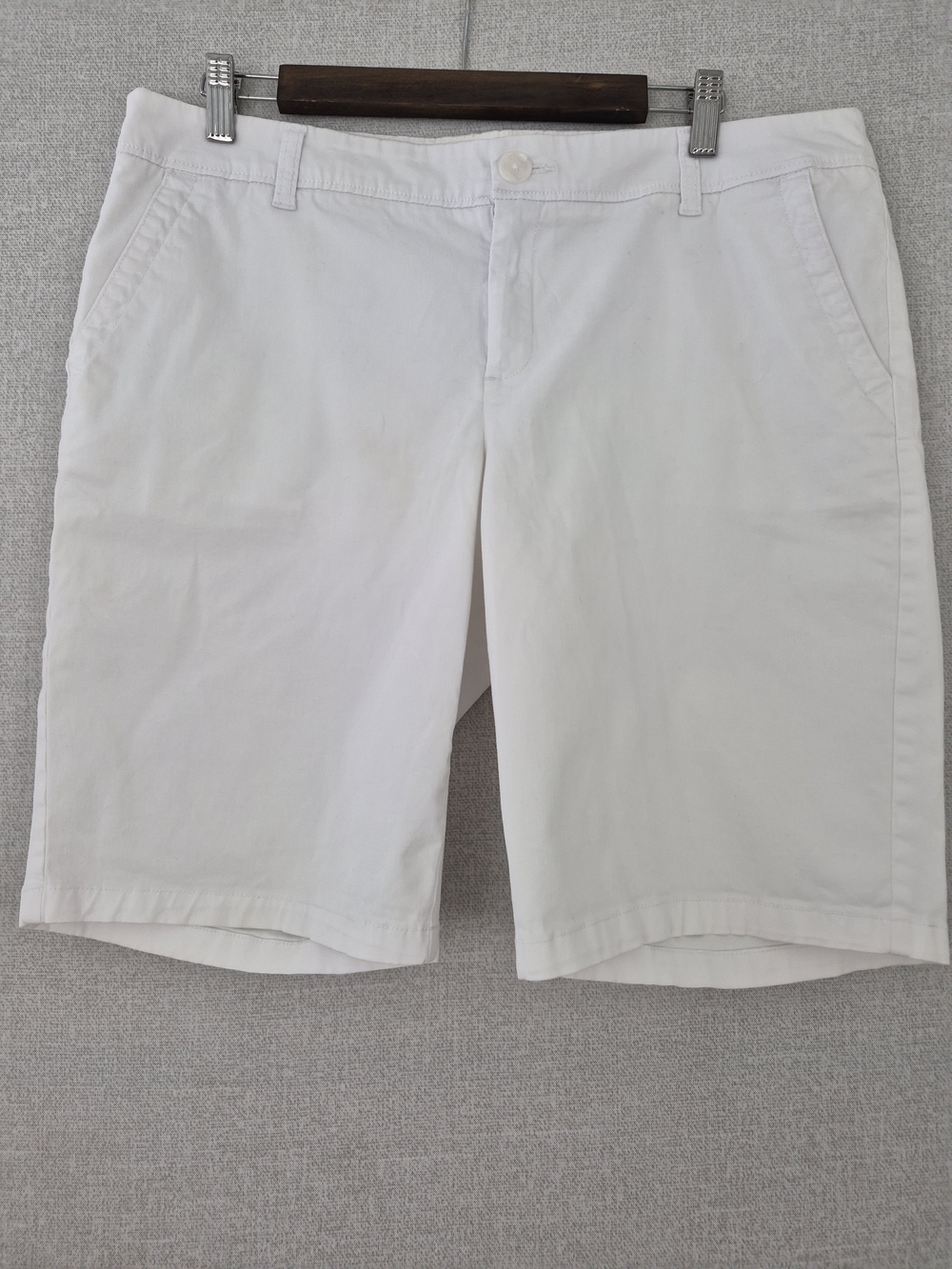 Liz Claiborne White Bermuda Shorts Size 14 SKU (0080)